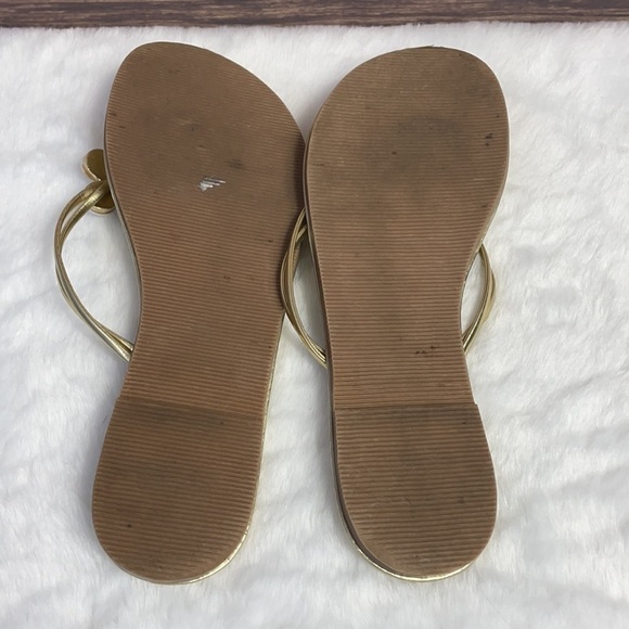 Ladies Size 7 Glam Gold Shiny Date Nighy White Flower Flat Sandals - Picture 5 of 5